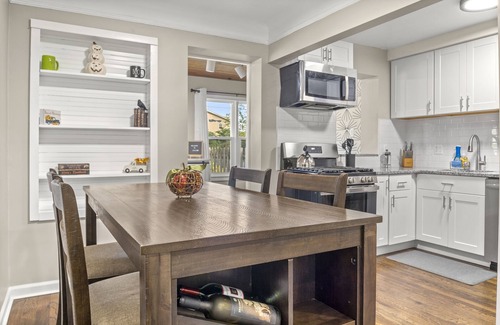Royal Oak House | Lulus Place: Modern Farmhouse minutes from downtown