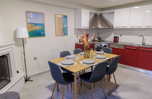 Kalamata House | Lumelia Mansion Your Sunny Garden Stay