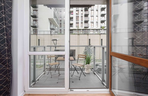 Srodmiescie Apartment | Lumina apart with parking in Center