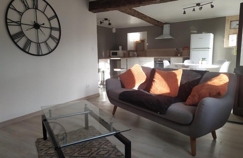 Saint-Antoine-l'Abbaye Apartment | Lumineux & familial au cœur de St Antoine l'Abbaye