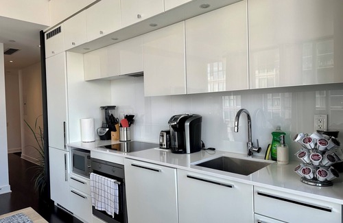 Bay Cloverhill Apartment | Luminous 2-Bdrms Suite w/parking
