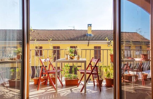 Biassono Apartment | Luminous open space next to F1 Circuit, Monza Park, Milan and Como lake.