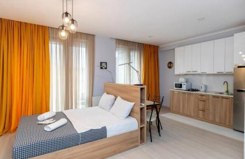 Chugureti Apartment | Luminous Studio with Balcony in Tbilisi - by Wehost