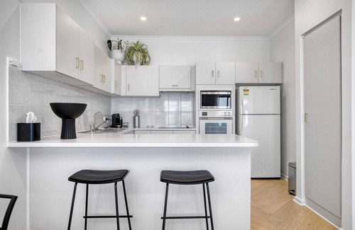 Henley Beach Apartment | Luna's Lookout: Oceanfront, Henley Beach