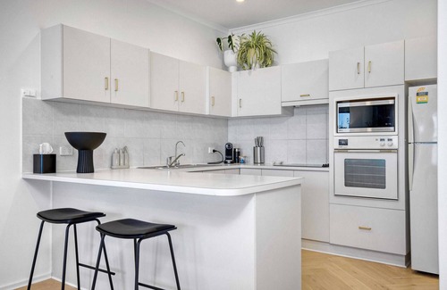Henley Beach Apartment | Luna's Lookout: Oceanfront, Henley Beach