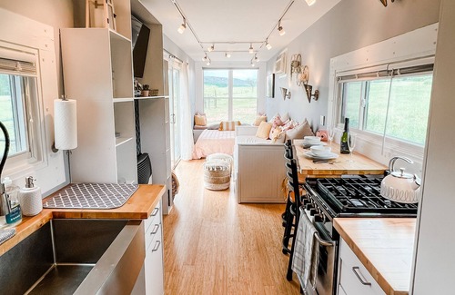 Singers Glen House | Luna the Modern and Cozy Container Home