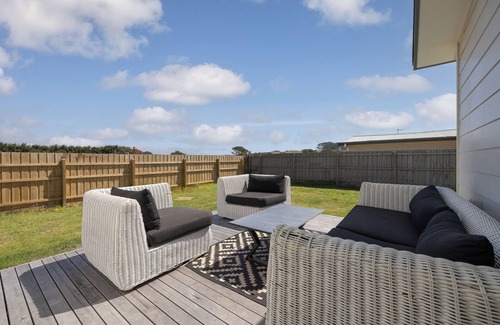 Rhyll House | Luna Vista by Ready Set Stay