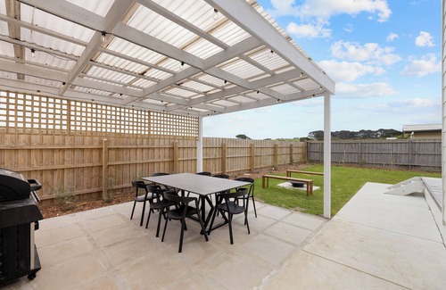 Rhyll House | Luna Vista by Ready Set Stay