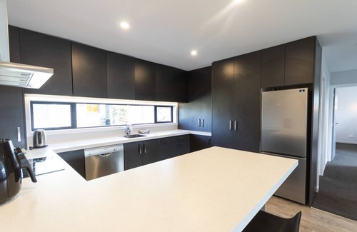 Twizel House | Lupin Lodge, Twizel. FREE WIFI