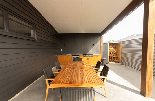 Twizel House | Lupin Lodge, Twizel. FREE WIFI