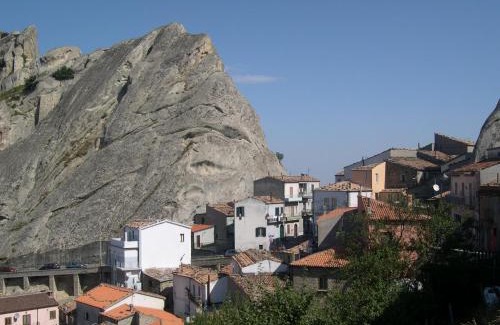 Pietrapertosa Bed & Breakfast | lupo