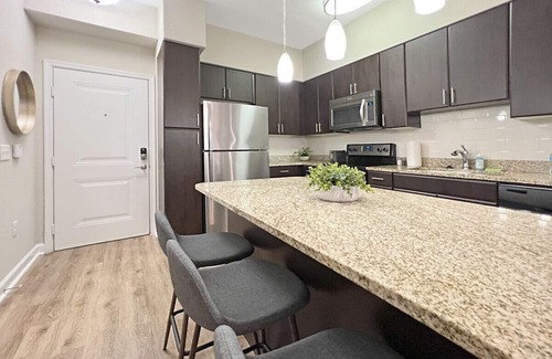 Carver City - Lincoln Gardens Apartment | Lush Courtyard Views with Luxury Amenities in Westshore