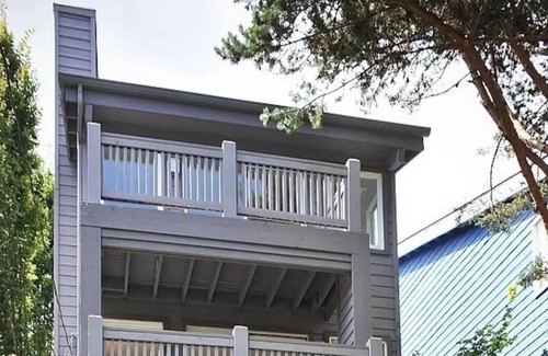 Stevens House | Lush Greenery in Centrally Located House with DECKS!