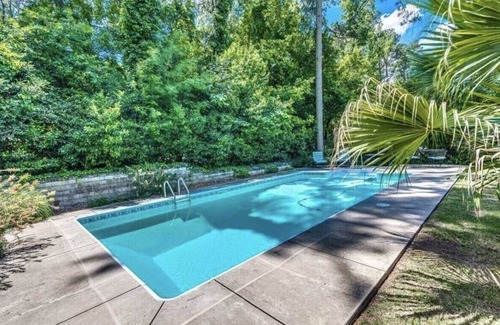 North Augusta House | Lush Masters Hideaway w HEATED Pool! Charming 3-bedroom House In North Augusta.