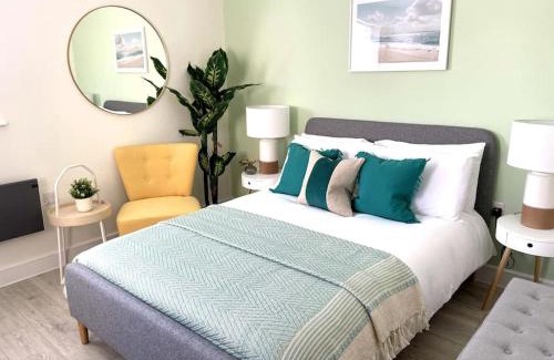 Porthcawl Apartment | Lush Porthcawl Large Spacious 2 bedroom Apt, Garden, Prime Location
