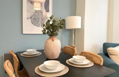 Porthcawl Apartment | Lush Porthcawl Large Spacious 2 bedroom Apt, Garden, Prime Location