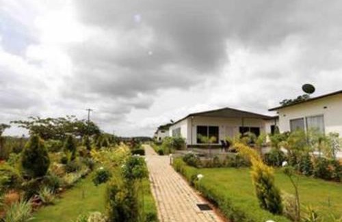 Denkanikota House | Lush Resorts13VillasPoolMealsProjector45 Pax
