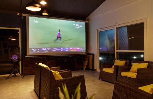 Denkanikota House | Lush Resorts13VillasPoolMealsProjector45 Pax