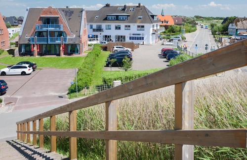 St. Peter-Ording Apartment | Lütsche Stuv 11 - Apartment house Deichbude am Strand - 1a location to the main beach