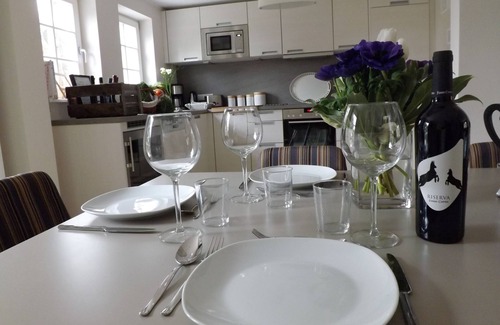 Nebel House | Luv with coach house Multi-generation house with 8 beds and 2 terraces