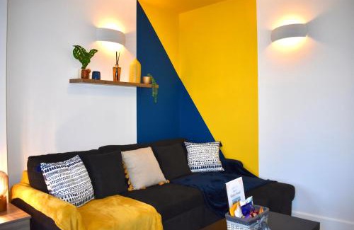 Reading Apartment | Lux 2-Bed Apt Central Location Balcony & Parking