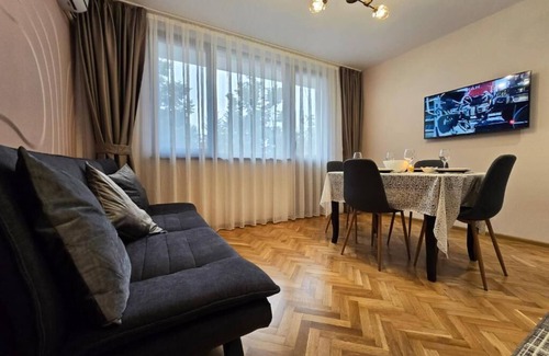 Veliko Tarnovo Center Apartment | Lux 2-bedroom apartment with WiFi, AC in enjoyable Veliko Tarnovo