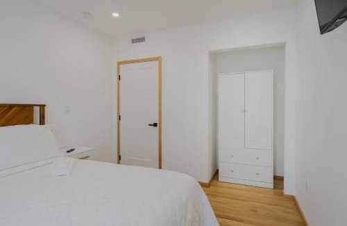 Central-Maverick Square - Paris Street Apartment | Lux 3BD Minutes Walk to Airport