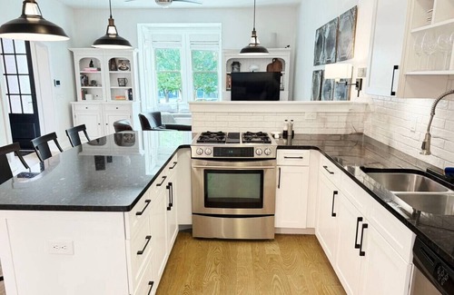 Over-the-Rhine Apartment | Lux 3BR Home on Washington Park | Walk Everywhere