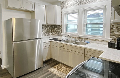 Rochester House | Lux 3BR, King Bed, Parking, Near UofR & Airport