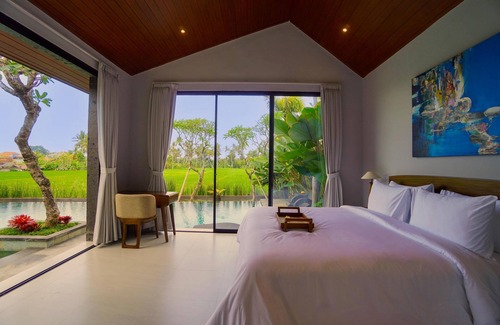Kemenuh Villa | Lux 3BR villa w/dedicated butler, stunning infinity pool & rice fields view.