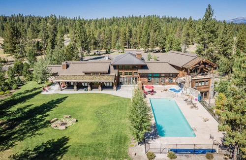 McCall House | Lux 4 Season Spacious Retreat! River Lodge w/HotTub, Sauna, & Gym! High End Furnishings Throughout!
