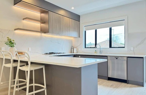 Greenlane Condo | Lux 4B Family&Business Travel Suite-ASBshowgrounds
