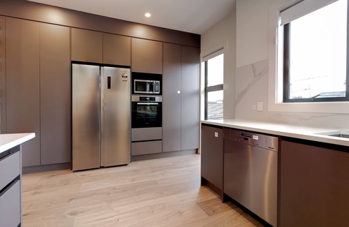 Greenlane Condo | Lux 4B Holiday House in Greenlane - ASBshowgrounds