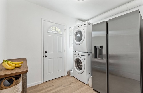 San Bernardino House | LUX 4BR Home near NOS & Yaamava w private backyard