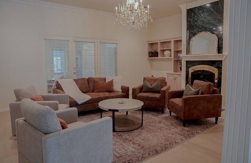Amarillo House | LUX 4BR: Movie Room, Pool table bathtub, 3 Car Gar