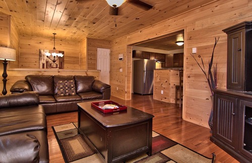 Hickory Hills Cabin | Lux Cabin-5min to SKI SLOPES, BIG game room/Bar, BB Court, HOT TUB, FIRE PIT!