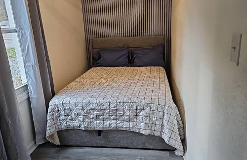 True Apartment | Lux Cabin By The Pipestem creek Pet friendly