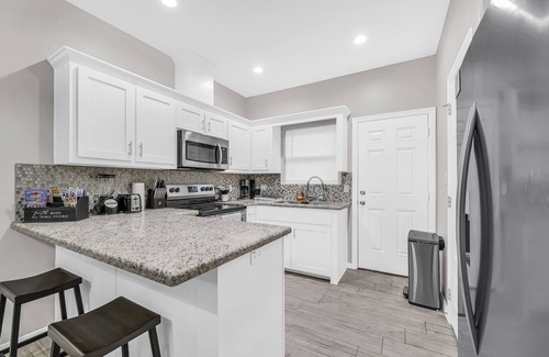 Weslaco Condo | Lux Condo in charming Weslaco with WiFi. Unit 3 K/Q