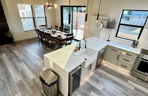 Sunnyslope House | Lux Design, 5 Beds, Sleeps 10, Game Room, BBQ Grill