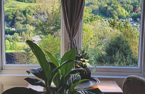 Dolgellau Bed & Breakfast | Lux double&lounge area/en suite.fab hosts/stylish interiors.incredible views