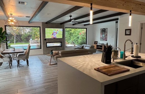 Camelback East Villa | LUX Executive Biltmore Oasis/Remote Work Resort