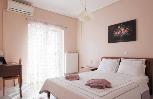 Paralias Cottage | ★LUX Family Getaway★near beach/airport, garden, sea view, 3BDR, 2BTH