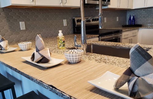 Greenwood Apartment | LUX. Gated. Suburbia.