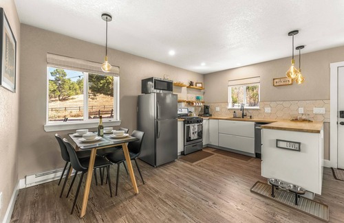 East Colorado Springs House | LUX Guest Suite Near Amazing Hiking Trails