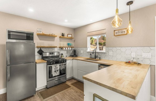 East Colorado Springs House | LUX Guest Suite Near Amazing Hiking Trails