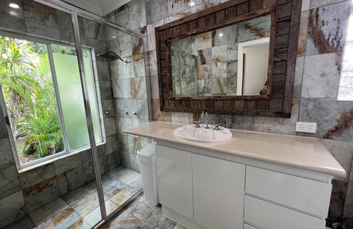 Holloways Beach Apartment | LUX HC Waters Edge Presents our exquisite beachfront house in Holloways Beach