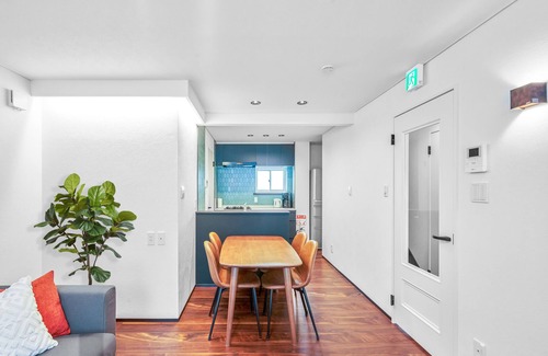 Higashi House | LUX Home! 2 blocks to Subway! Dream Retreat, Minutes from Sapporo Station!