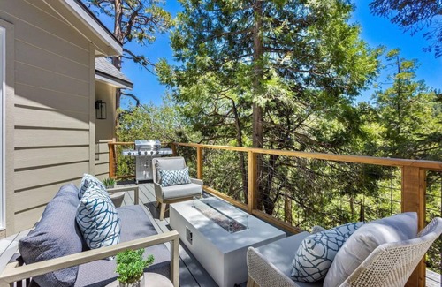 Arrowhead Villas House | Lux Home 2 Huge Decks, AC, EV Chgr, Lake Rights