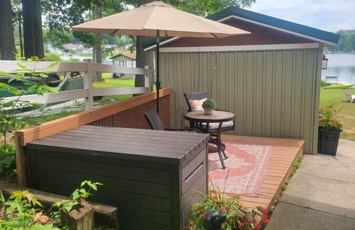 Smyrna House | LUX Lakefront/Decks/Firepit/BBQ/2 Kayaks