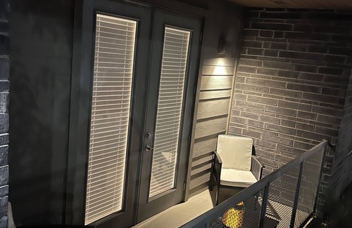 Fort Worth Apartment | LUX-Longhorn Suite w/Boho vibes,1king bedroom apt. Fort Worth w/attach garage